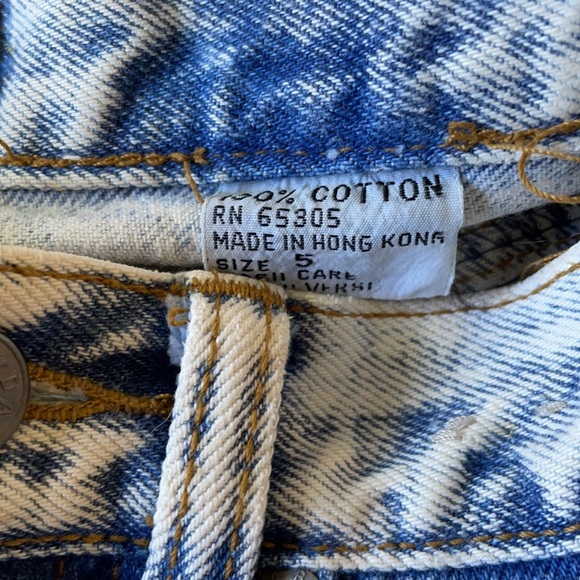 Acid wash high waisted denim shorts - Picture 3 of 6